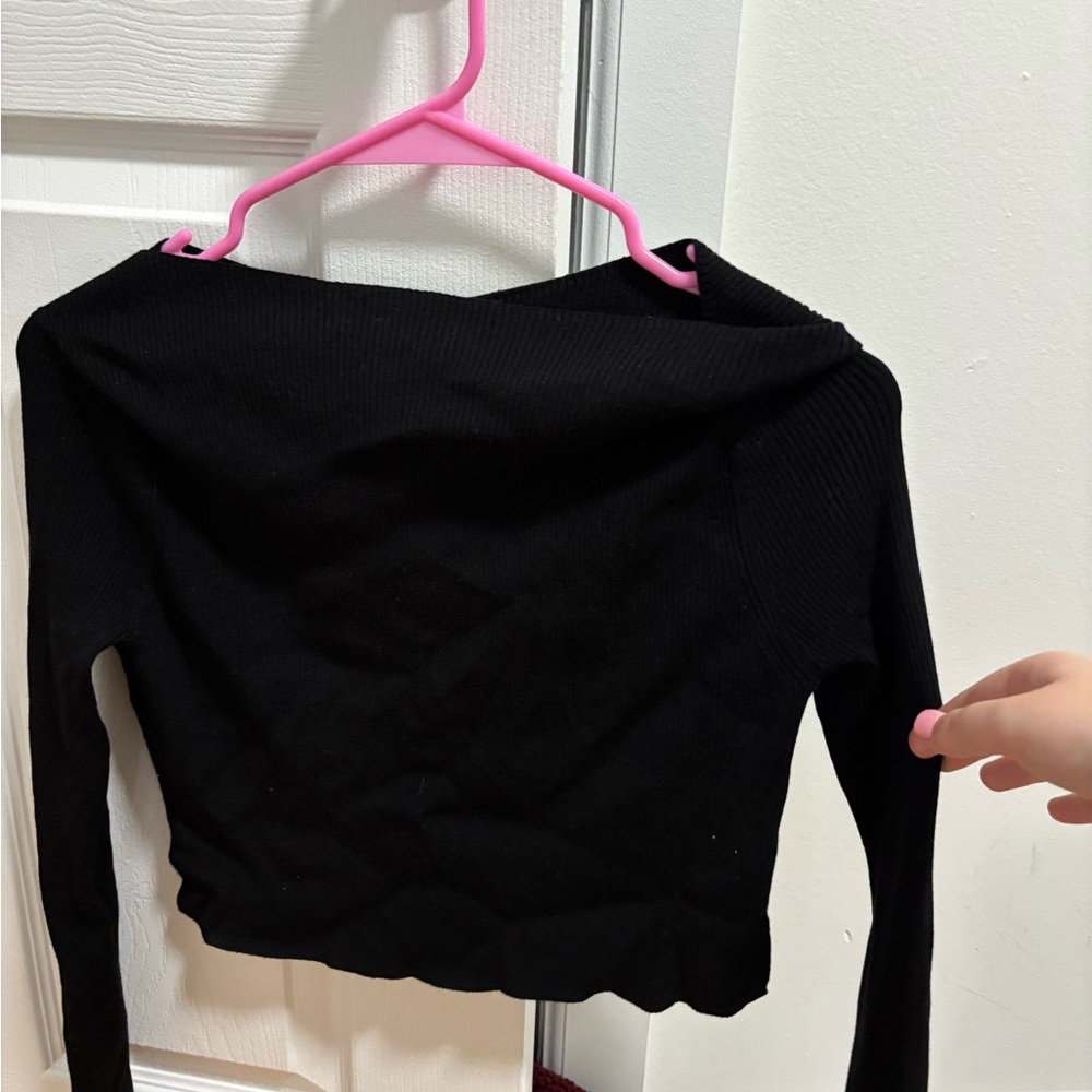 Black Long Sleeve Crop Top